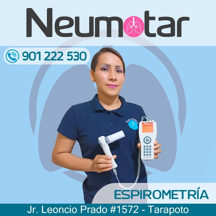 una-mujer-de-mediana-edad-sostiene-un-equipo-para-realizar-un-examen-de-evaluacion-pulmonar